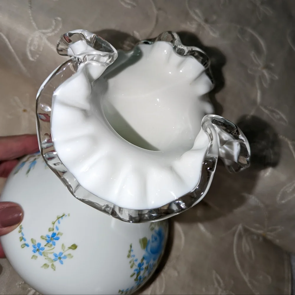 Vintage milk glass Fenton silvercrest vase.